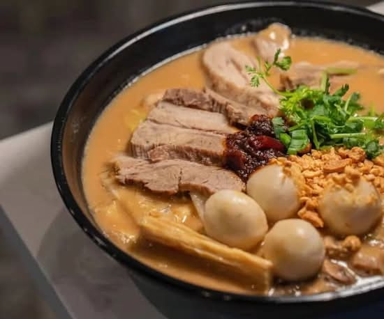 Peanut Sauce and Chili Soup (擔擔湯)